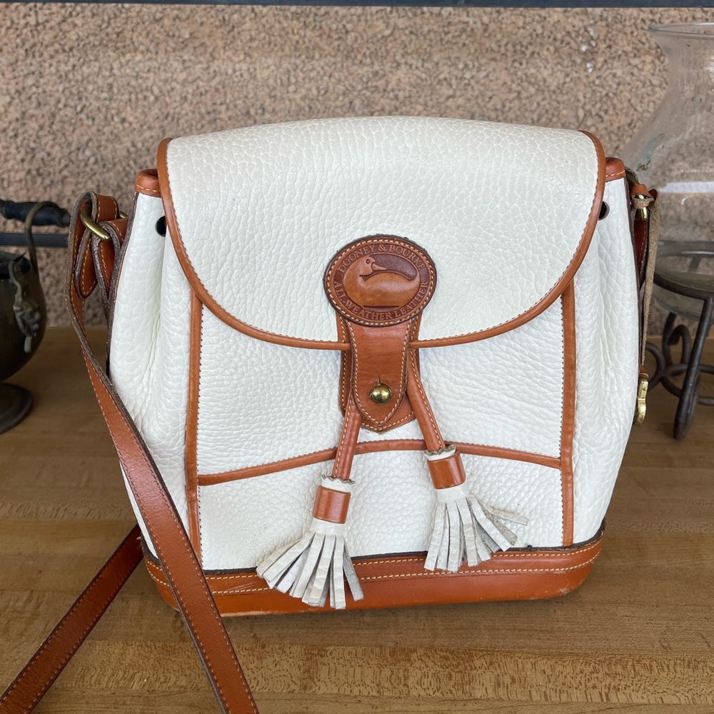AUTHENTIC DOONEY & BOURKE BAG - great for summer, super cute, great condition!